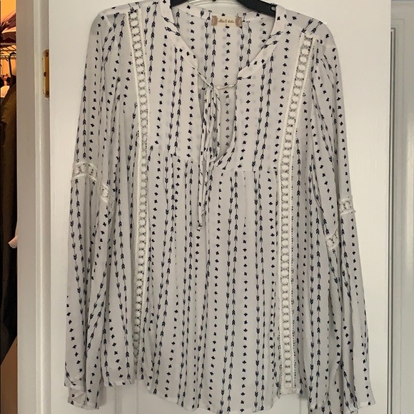 Altar'd State Tops - Altar’d State Bell Sleeve top